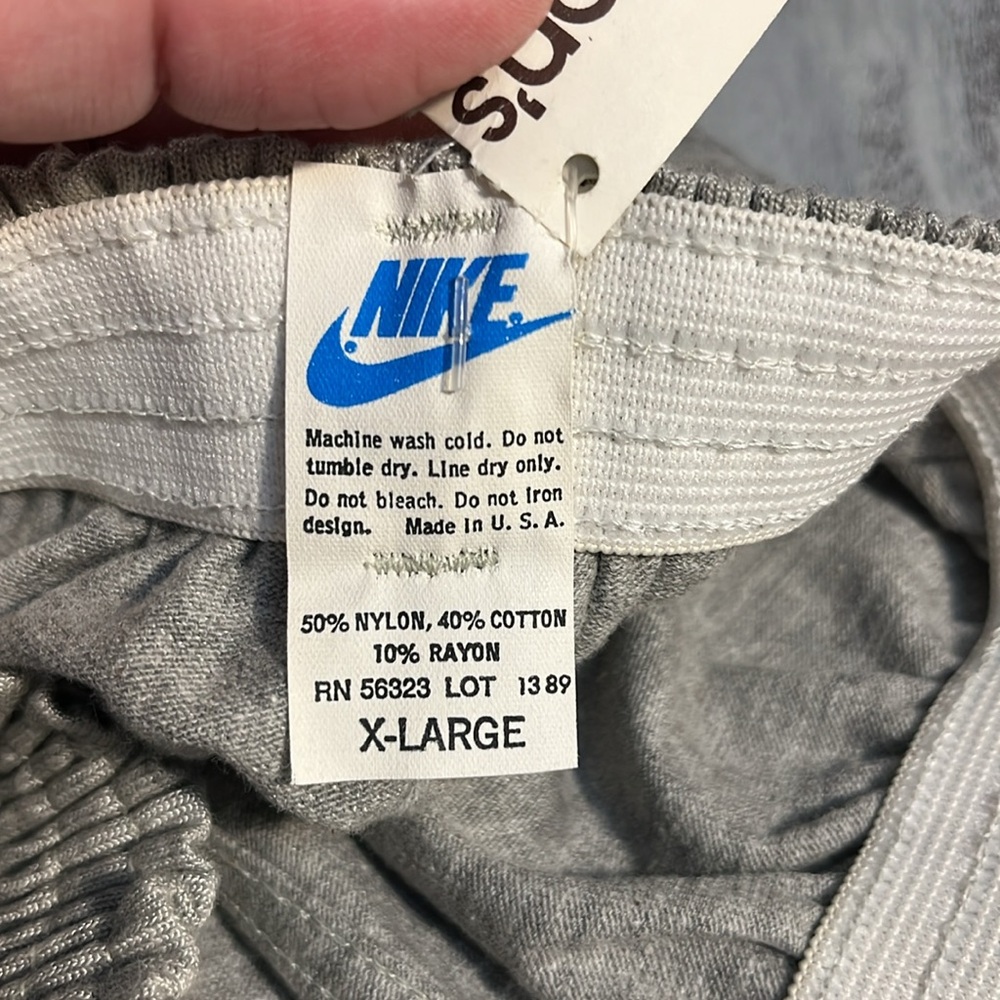 Vintage Nike Women's Grey Shorts, NEW WITH TAGS, Sz XL - Picture 9 of 9